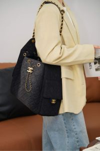 Chanel hobo bag 黑色牛仔 中号 图7