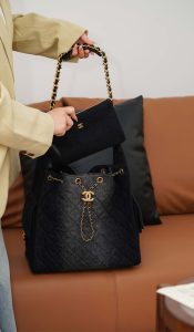 Chanel hobo bag 黑色牛仔 中号 图8