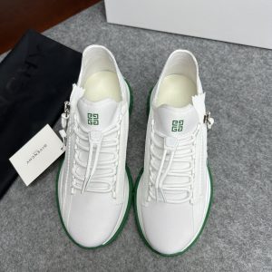 最新款Givench*纪梵希休闲运动男鞋 ,采用进口原料帆布面料制成,牛皮内里,皮质非常柔软,舒适度极佳!超轻原板大底! 图1