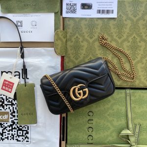 。【原厂皮配(Cdfmall三亚免税店手提袋】GG Marmont Mini 采用原装进口意大利原厂皮,顶级对版五金,柔 图1