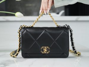 CHANEL 23p 新款19woc 黑金 图2