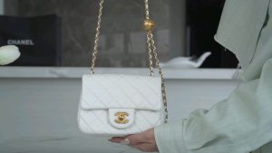 Chanel 金属球方胖子 白色 图1