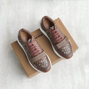 新款 BURBERRY 巴宝莉男鞋 House格纹休闲运动鞋 皮料和包装均为代工厂材料 面是进口牛皮拼接品牌经典英国精纺 图1