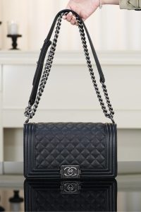 Chanel Leboy 小球纹 黑银中号 图1