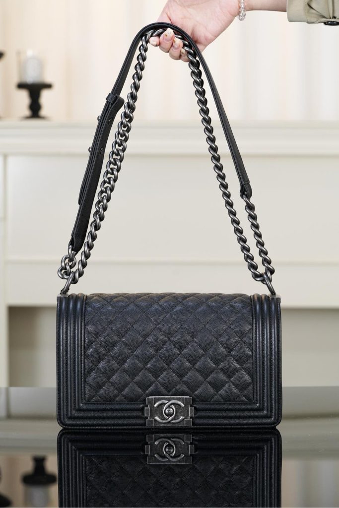 Chanel Leboy 小球纹 黑银中号 图1