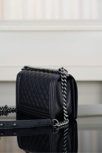 Chanel Leboy 小球纹 黑银中号 图4