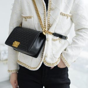 Chanel Leboy 小羊皮黑金中号 图4