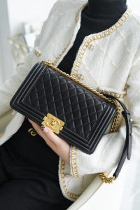 Chanel Leboy 小羊皮黑金中号 图9