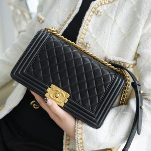 Chanel Leboy 小羊皮黑金中号 图9