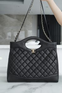 Chanel 31bag 大号黑色 褶皱小牛皮 图2