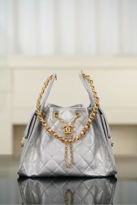 Chanel small hobo 银色 小号 图1