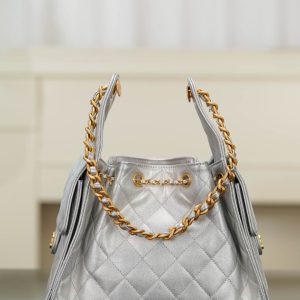 Chanel small hobo 银色 小号 图2