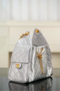 Chanel small hobo 银色 小号 图3