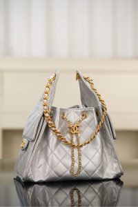 Chanel small hobo 银色 小号 图5