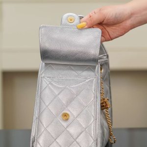 Chanel small hobo 银色 小号 图7