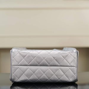 Chanel small hobo 银色 小号 图9