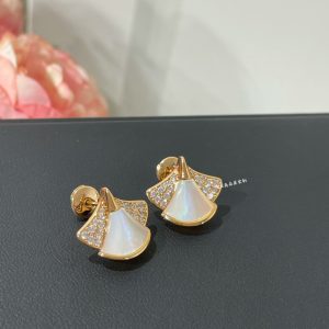 宝格丽 Diva's母贝镶钻裙子耳钉,天然优质白蝶贝手镶进口硅钛料一级钻,通体cnc五轴机精雕看实拍感觉下它的美貌,一对 图1