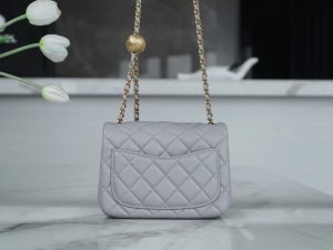 Chanel 金属球方胖子 浅灰 图3
