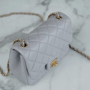 Chanel 金属球方胖子 浅灰 图4