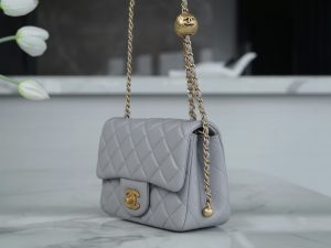 Chanel 金属球方胖子 浅灰 图7