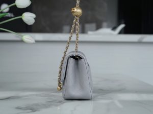 Chanel 金属球方胖子 浅灰 图8