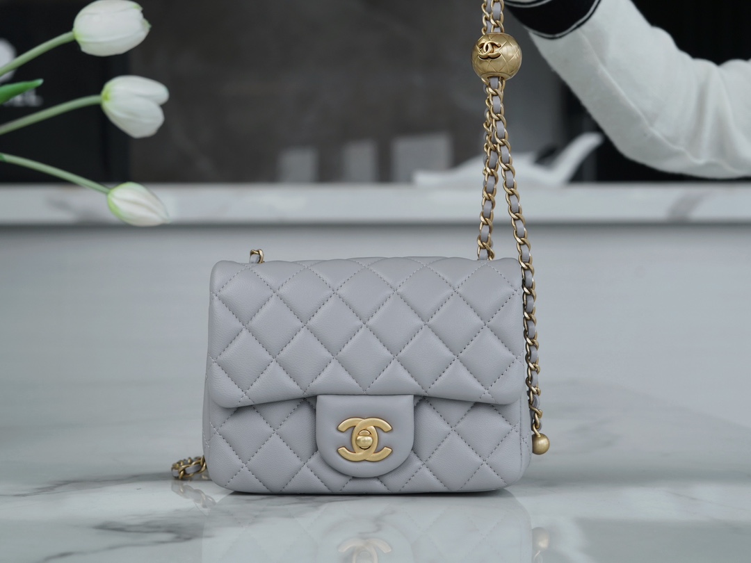 Chanel 金属球方胖子 浅灰 图1