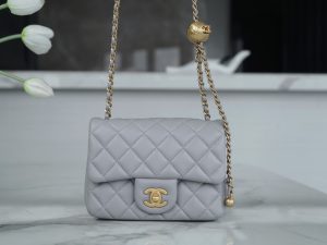 Chanel 金属球方胖子 浅灰 图2