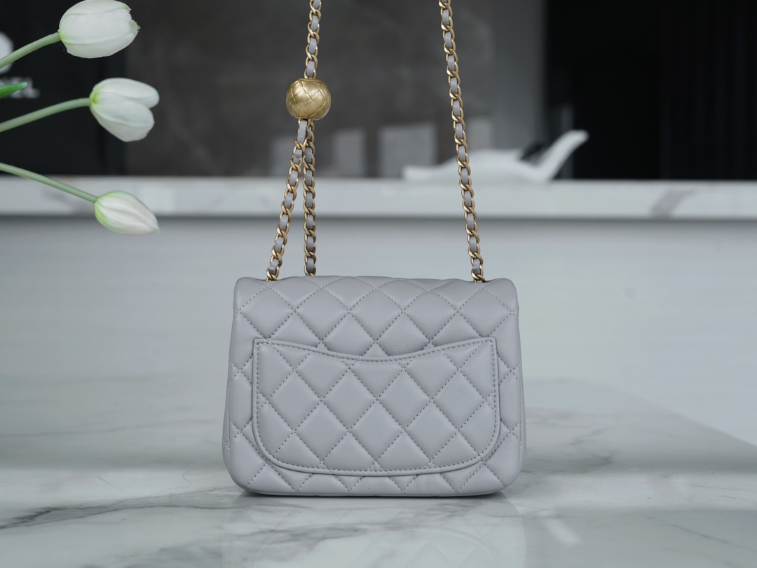 Chanel 金属球方胖子 浅灰 图3