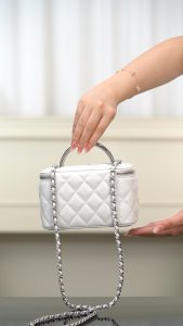 Chanel 25P 隐藏款 手柄长盒子包 白色荔枝牛 图1