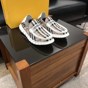 工厂2019专柜同步BURBERRY 巴宝莉 顶级代购同步发售正码数:38-44 意大利进口布料 全进口猪皮内里,鞋底: 图1