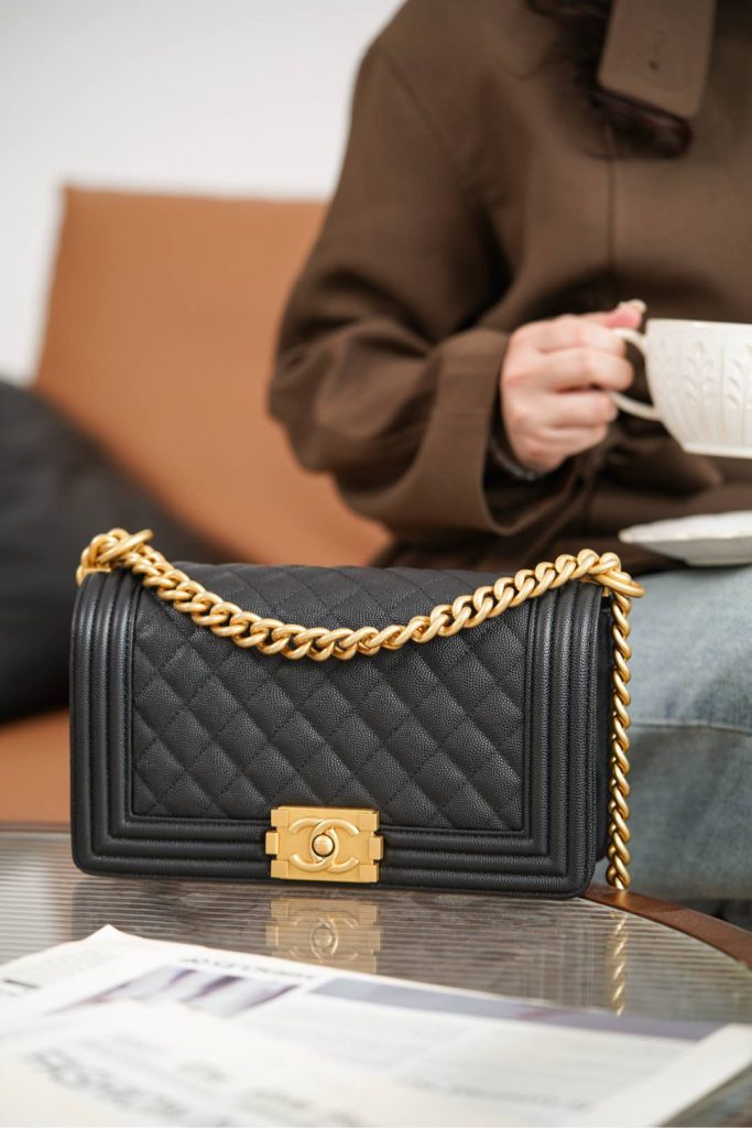 Chanel leboy 小球纹黑金中号 图1