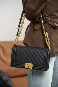 Chanel leboy 小球纹黑金中号 图2