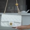 Chanel 金属球 Mini 仙女白 图1