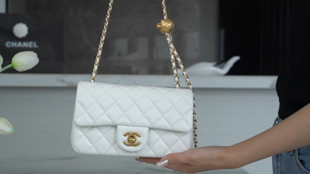 Chanel 金属球 Mini 仙女白 图1