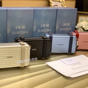 Dior x Rimowa 精致铝盒子,自带高级磨砂质感 图1