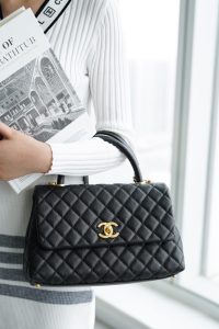 CHANEL Coco handle 牛皮手柄 黑色 中号 图7