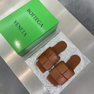 工厂价顶级高版本 代购品质 原版开发Bottega Venet*2023ss最新款夏季平底方凉拖鞋。BV新款Patch抢 图1