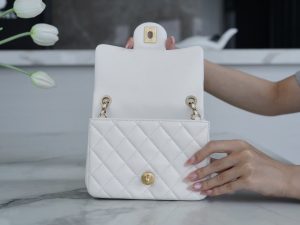 Chanel 金属球方胖子 白色 图7