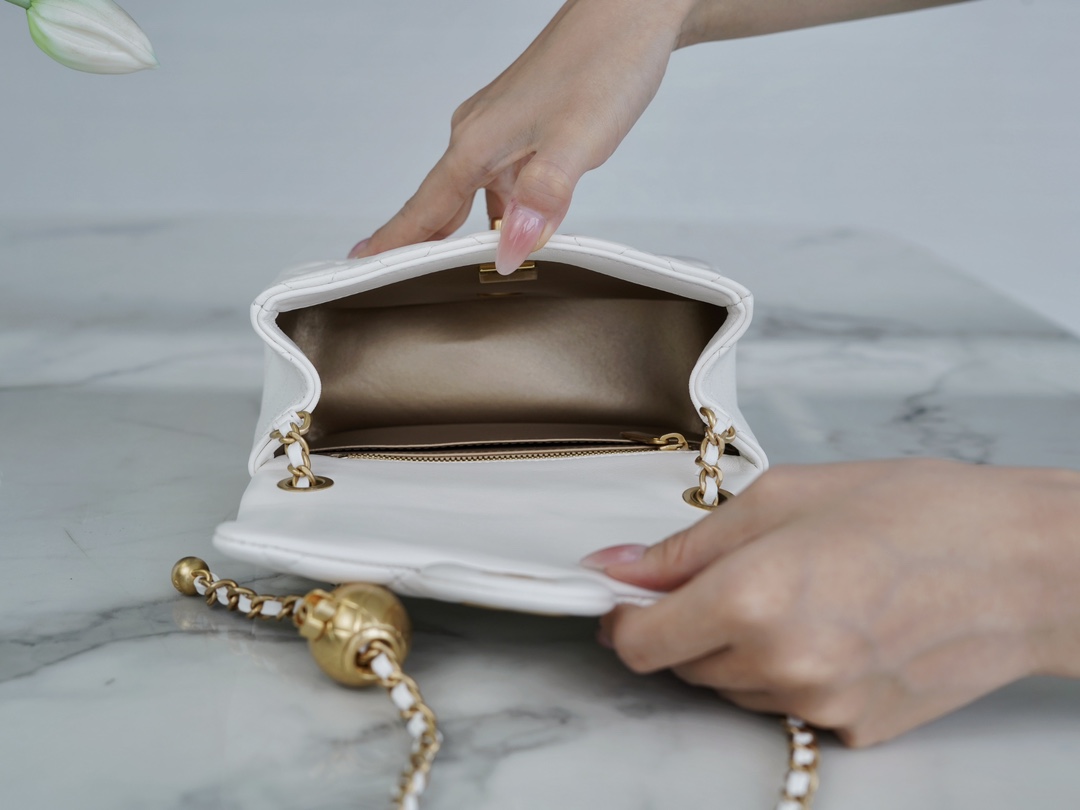 Chanel 金属球方胖子 白色 图6