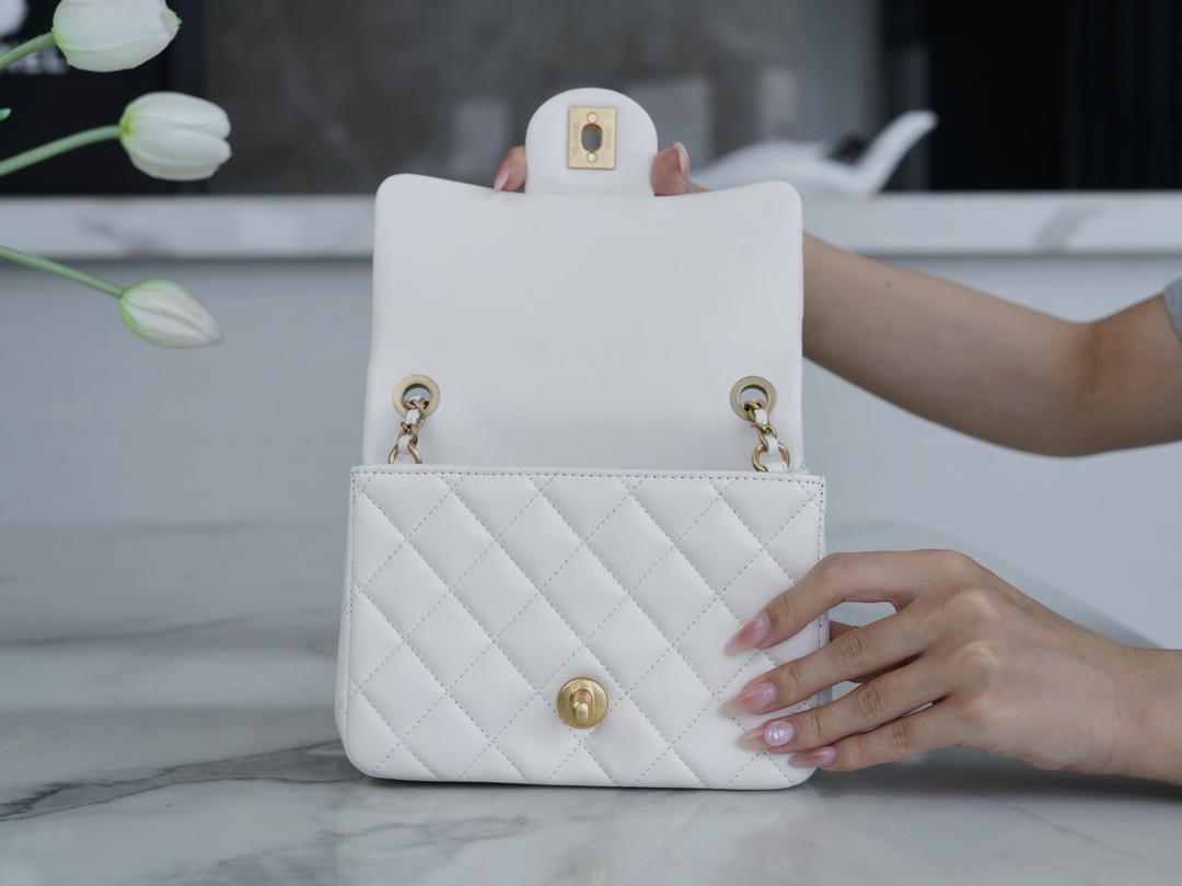 Chanel 金属球方胖子 白色 图7