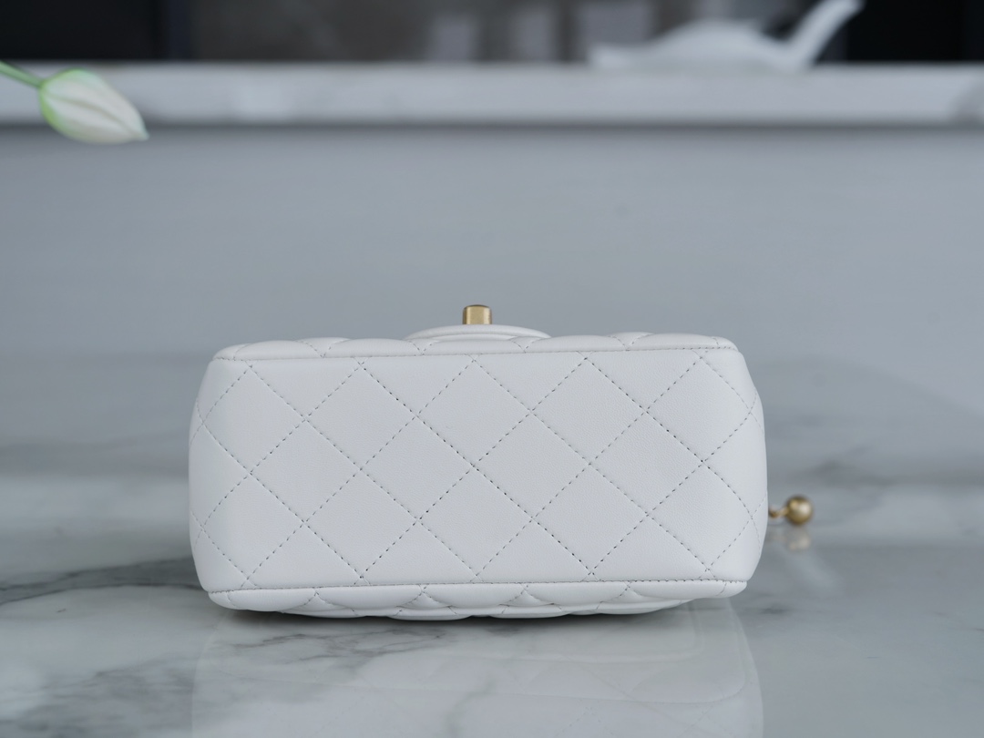 Chanel 金属球方胖子 白色 图8