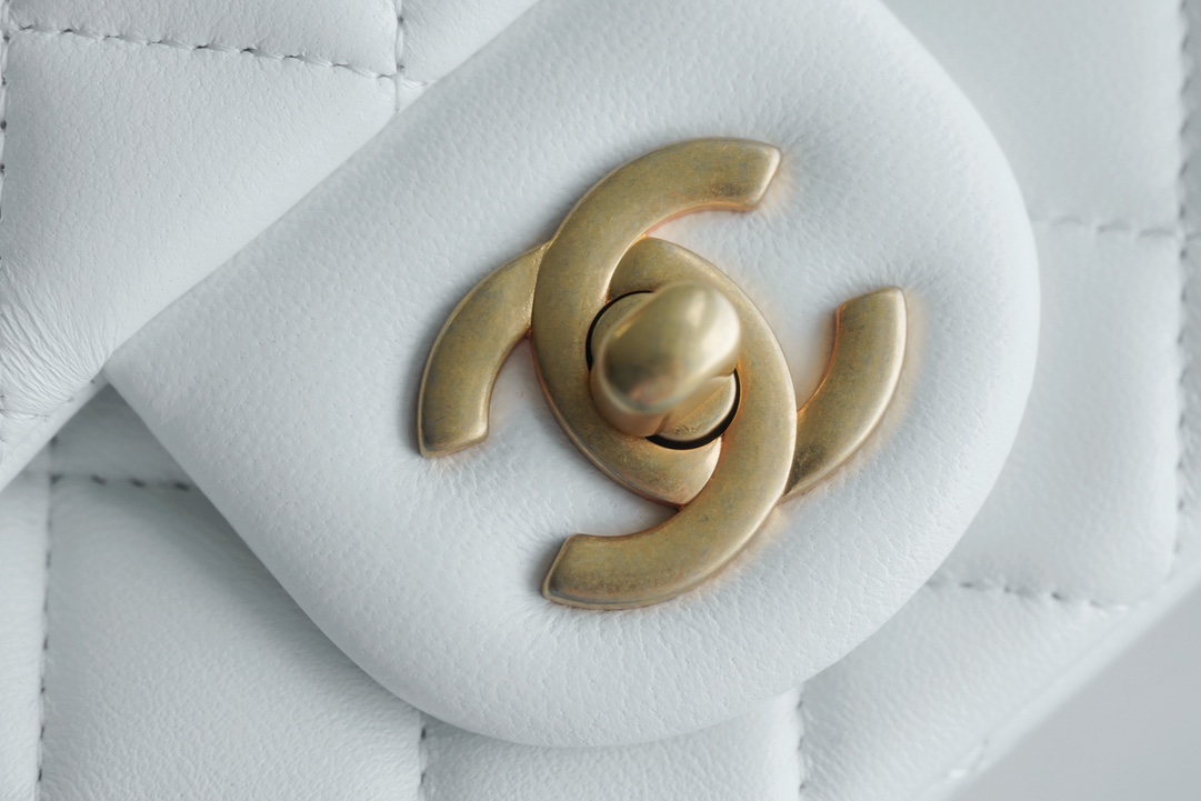 Chanel 金属球方胖子 白色 图9