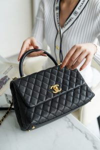 CHANEL Coco handle 牛皮手柄 黑色 中号 图9