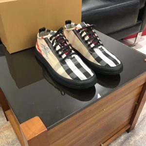 工厂2019专柜同步BURBERRY 巴宝莉 顶级代购同步发售正码数:38-44 意大利进口布料 全进口猪皮内里,鞋底: 图1