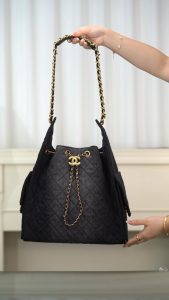 Chanel hobo bag 黑色牛仔 中号 图1