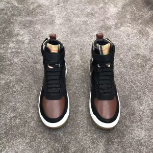 工厂价Burberry【巴宝莉】时尚休闲男鞋,鞋面采用头层牛皮搭配巴宝莉原版格子布、黑色毛内里和鞋垫 ,橡胶大底!码数: 图1