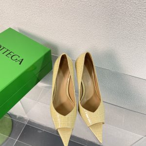 工厂价顶级高版本 代购品质 原版开发 Bottega Venet*2023ss新品爆款夏季尖头坡跟鱼嘴鞋女鞋。BV新款P 图1
