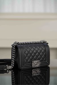 Chanel Leboy 小球纹 黑银小号 图3