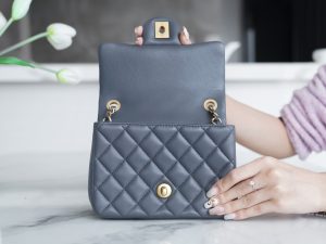 Chanel 金属球方胖子 深灰色 图5