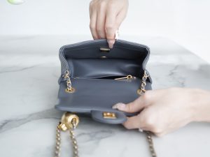 Chanel 金属球方胖子 深灰色 图6